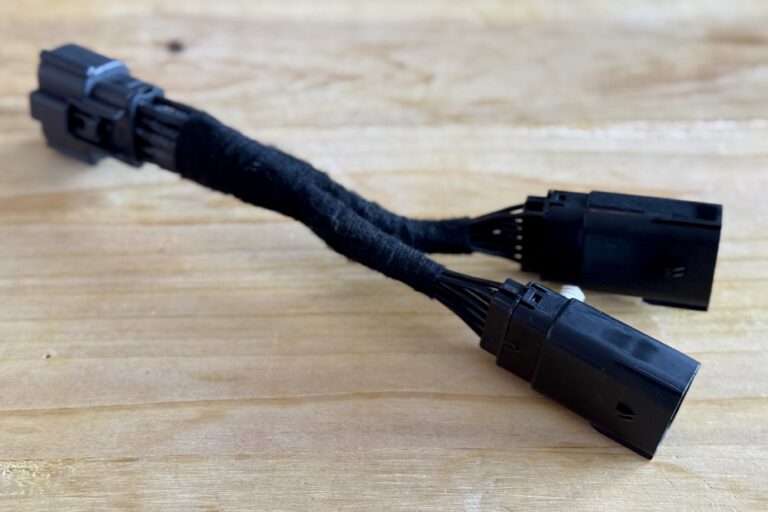 23.5+ Underseat Accessory Splitter